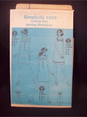 Vintage Simplicity Pattern 6565 A-Line Jumper or Dress 
Size 14 
UC/NOS 
1970s
